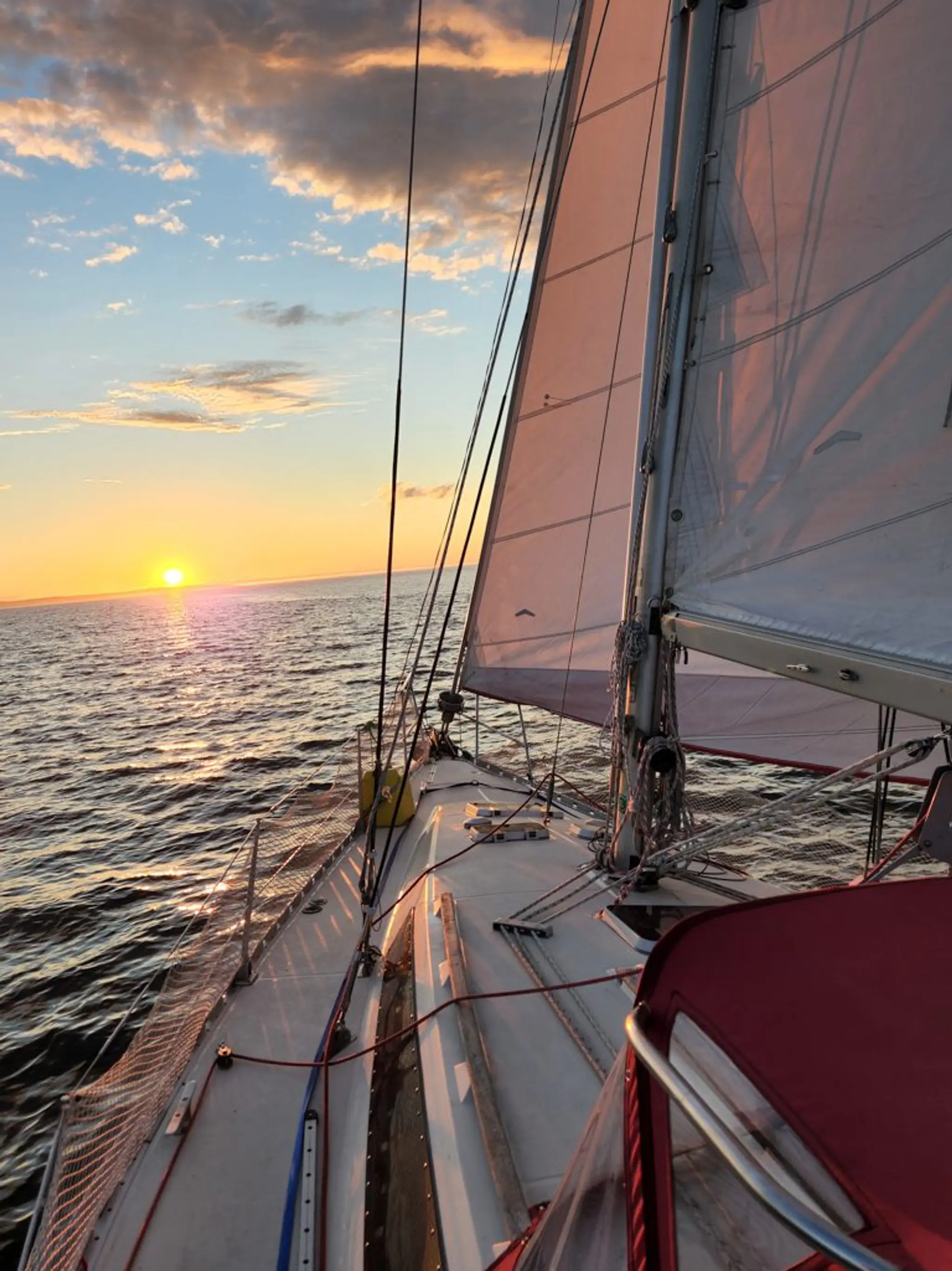 Ready To Turn Sailing-Cruising School