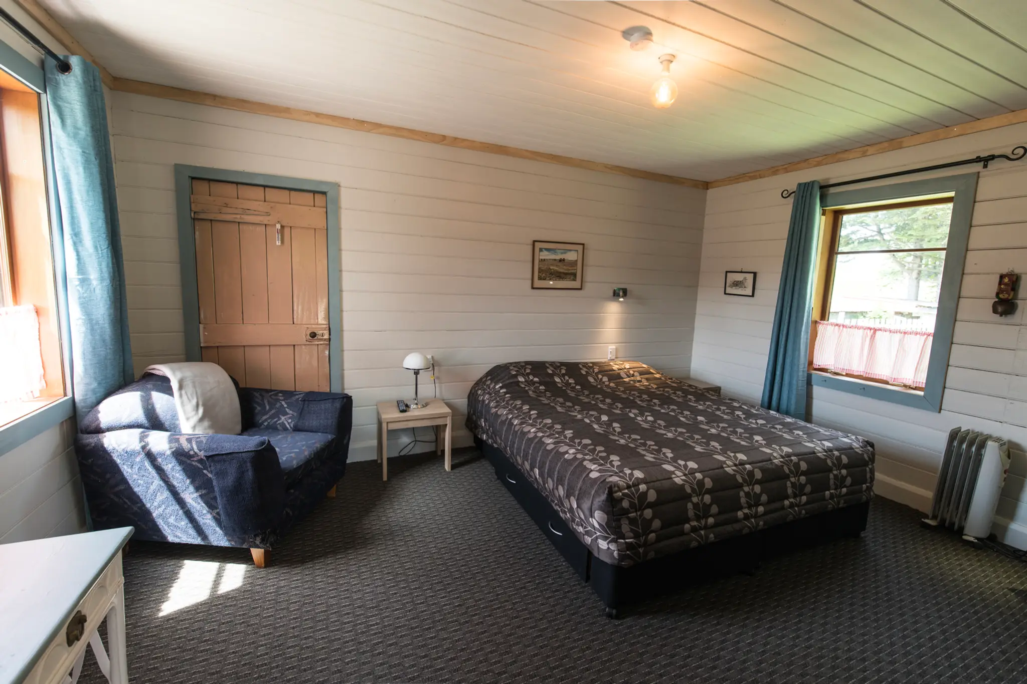 Smylies hostel, Motels & Ski Lodge and Rental