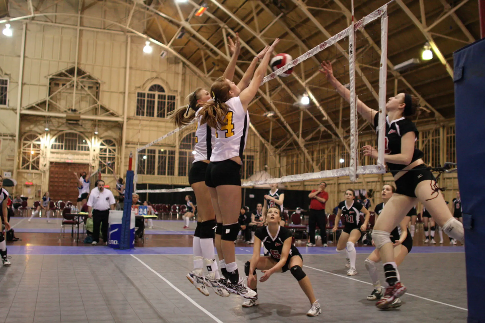 Lakefront Promenade Volleyball Courts