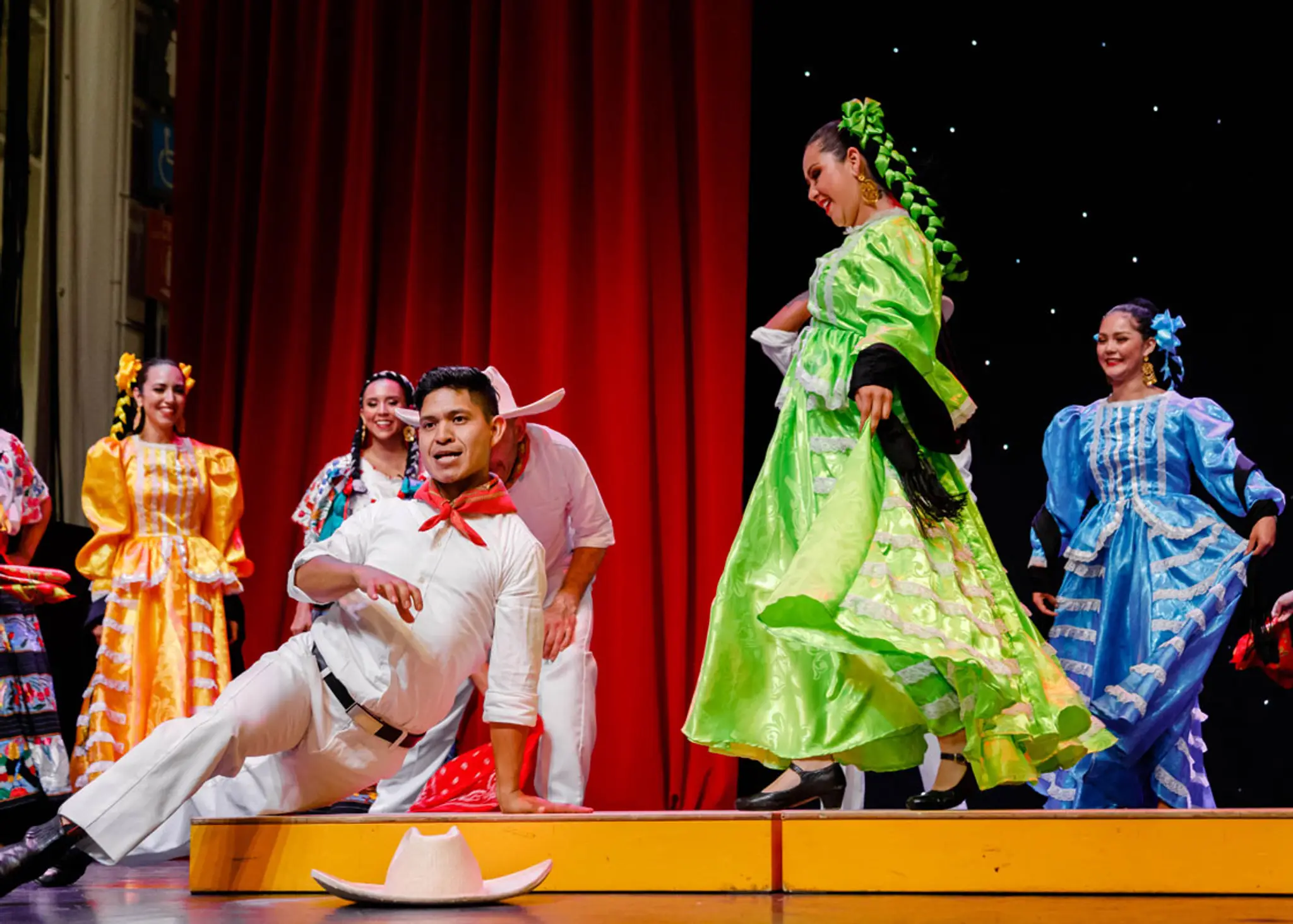 Ballet Folklorico Puro Mexico