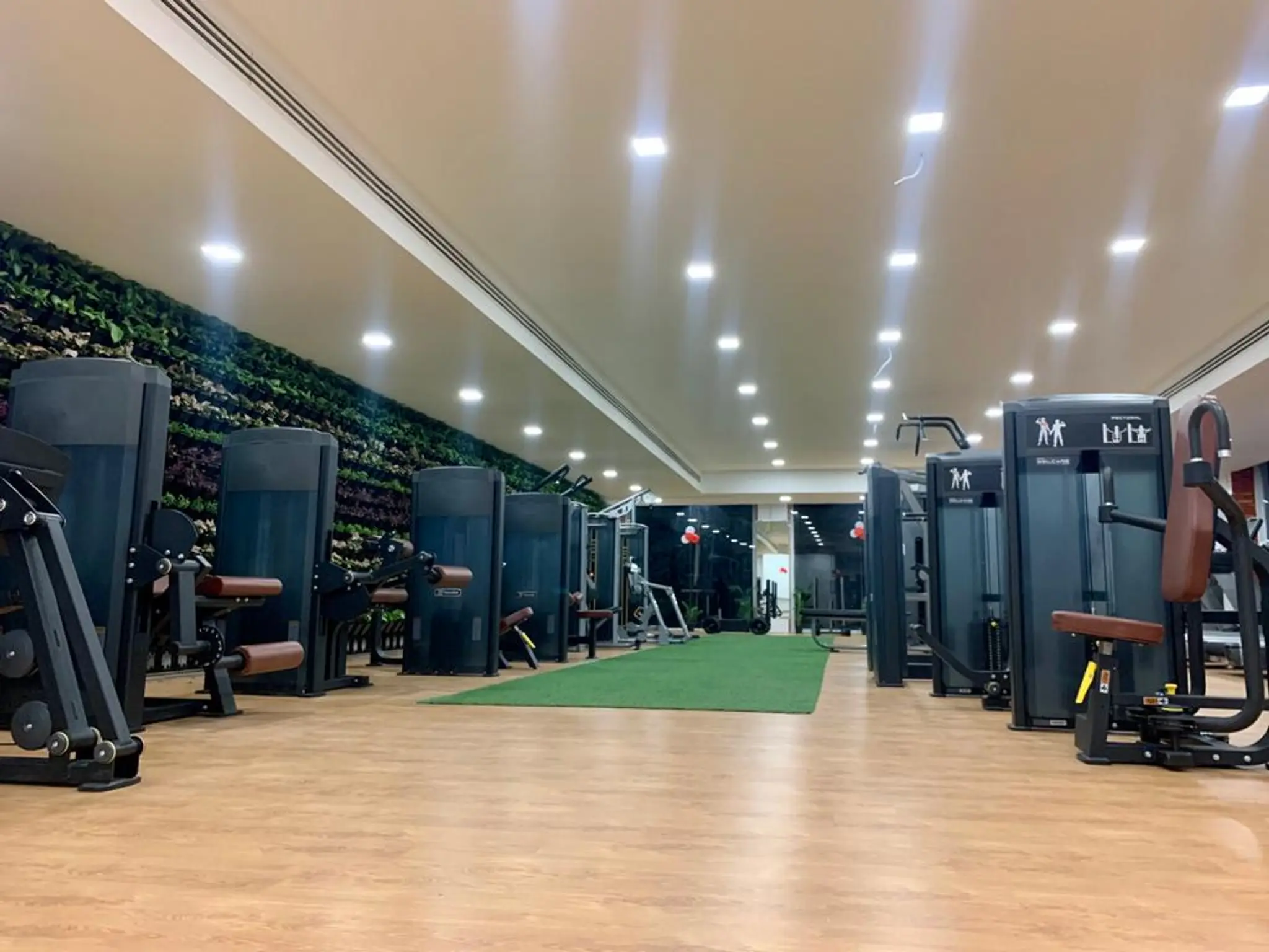 KRONOS FITNESS CENTER, LATUR.