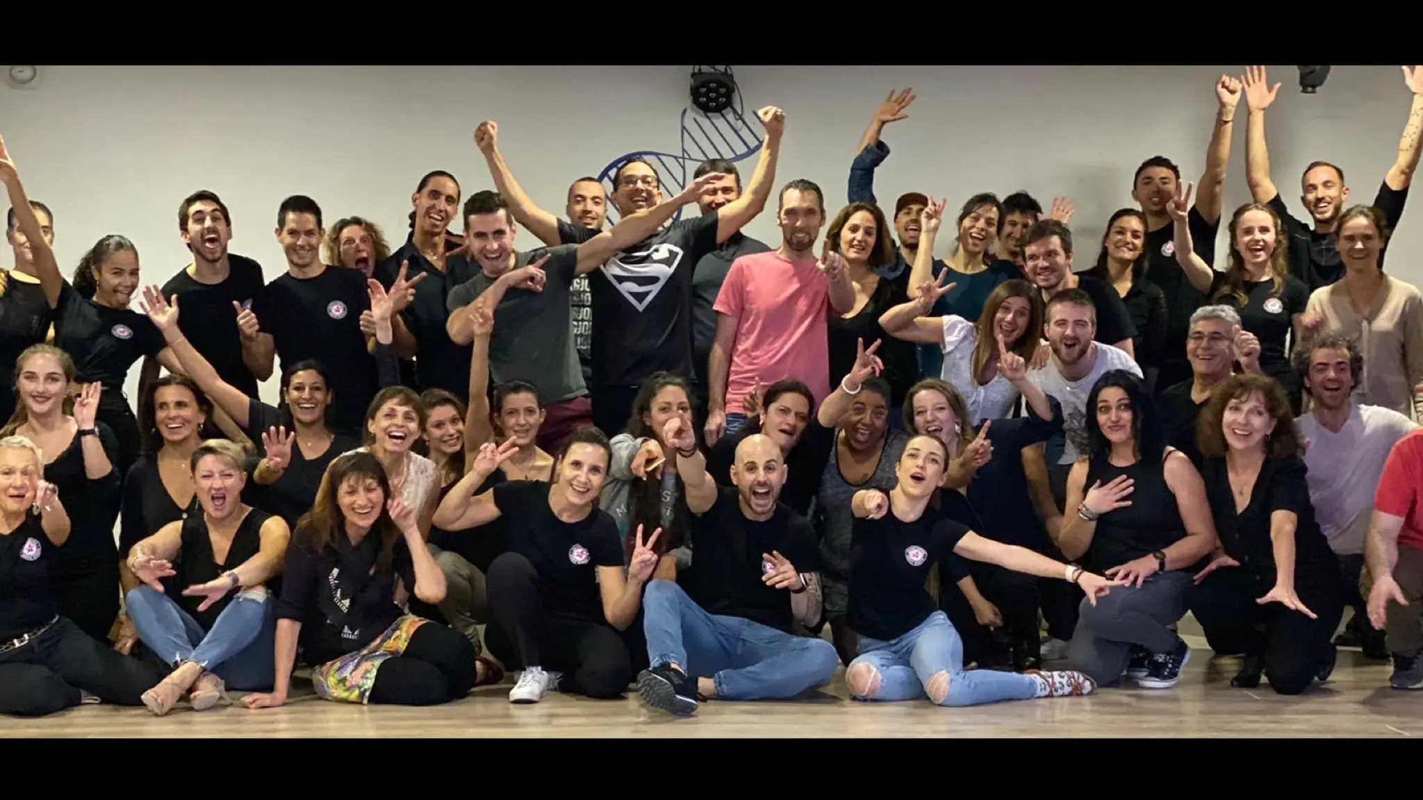 Salsacademia Dance School-Ecole De Salsa