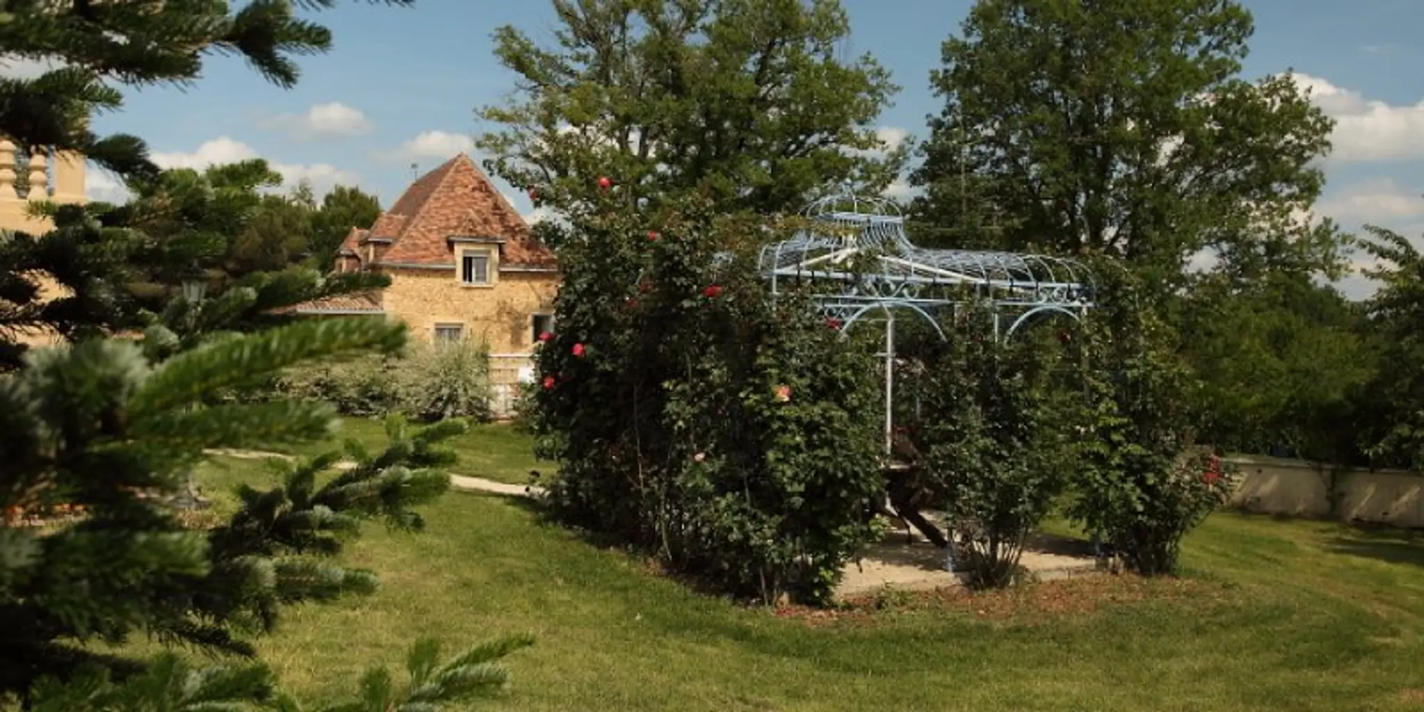 Domaine de Landrevie : Location gîtes avec piscines & court de tennis en Dordogne, Périgord Noir