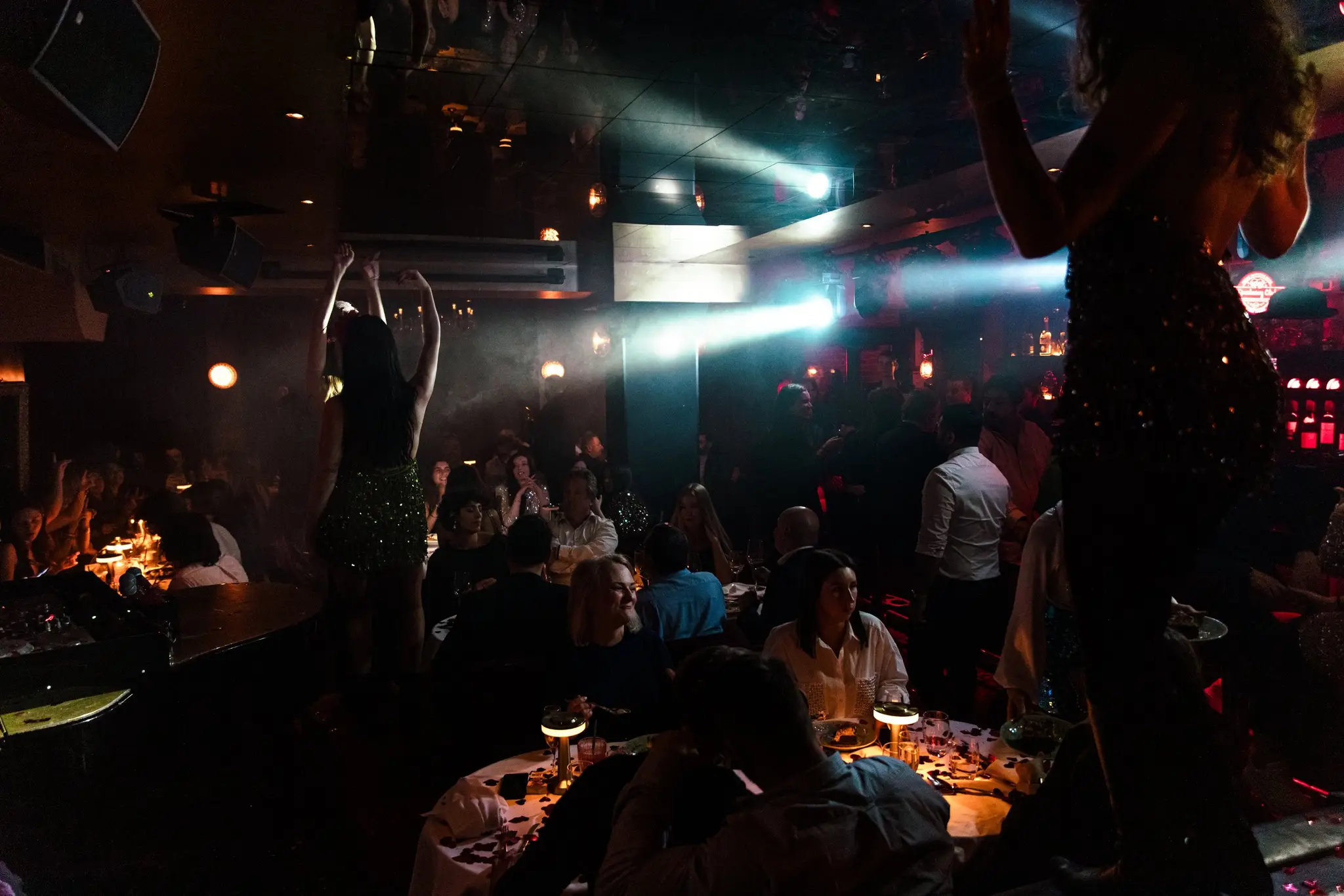 Le Speakeasy Paris, Festive Restaurant & Piano Club