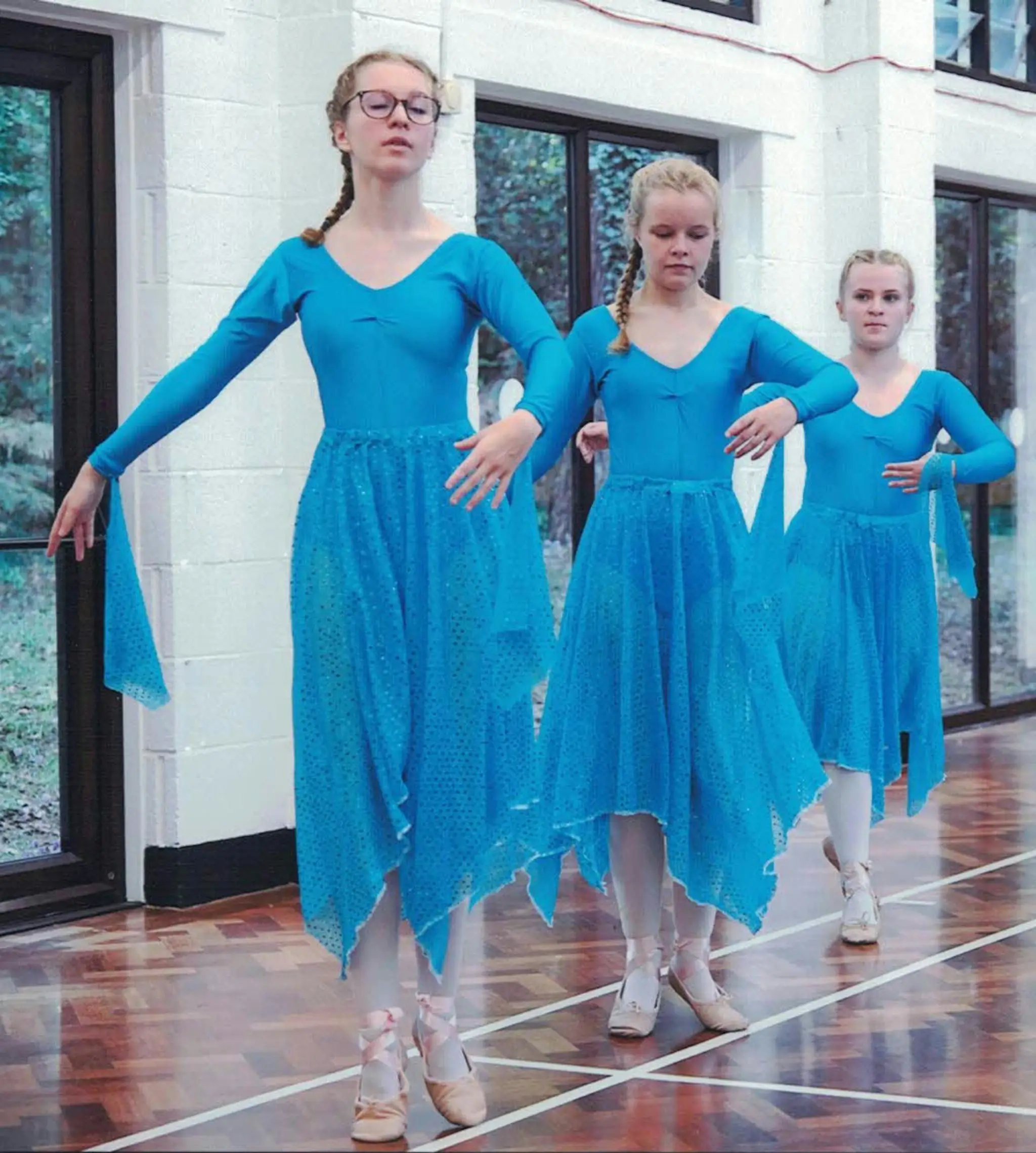 Starlight Dance & Skipping & Adult Line Dancing