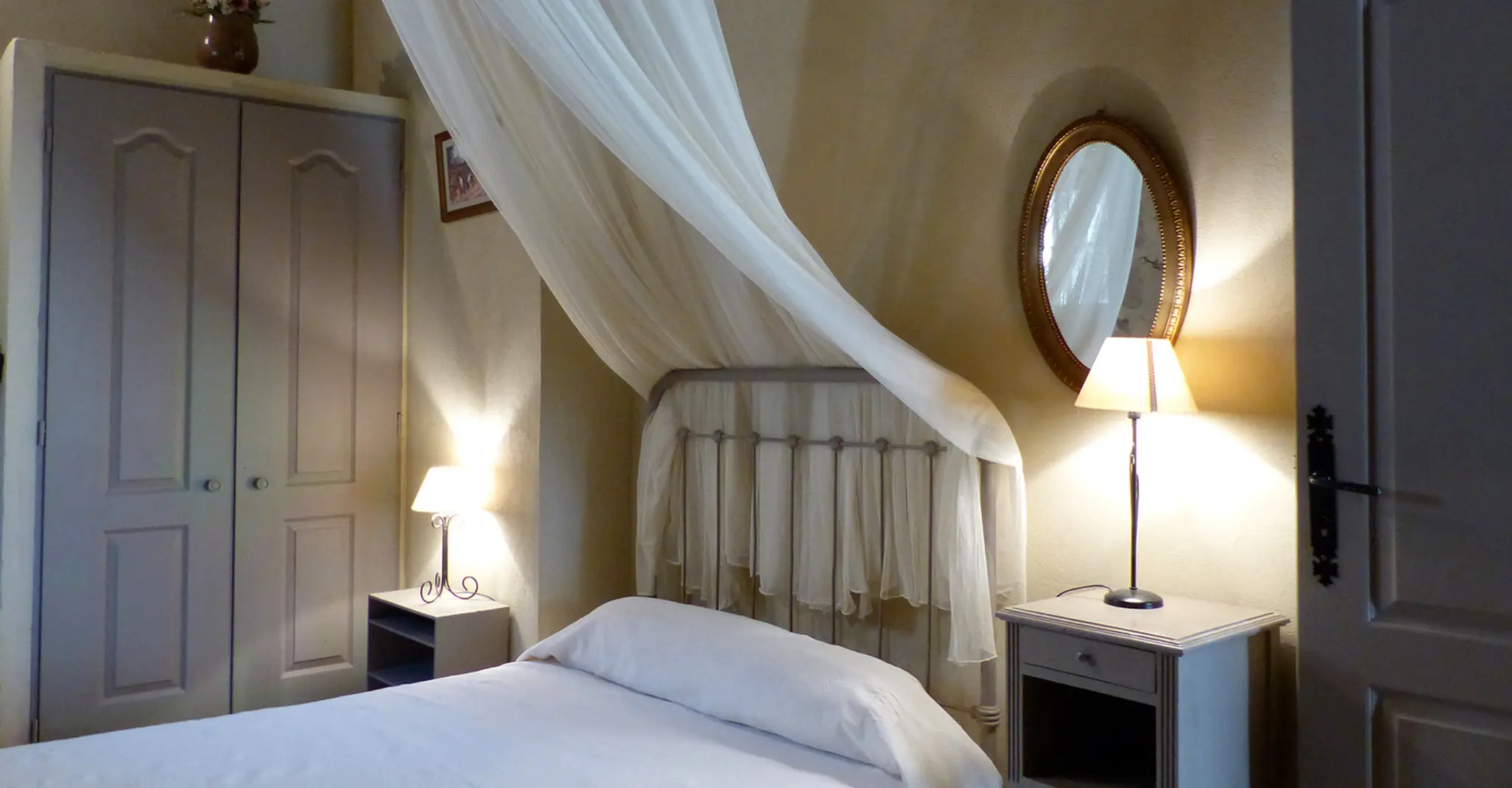 Mas du Juge : Gîte de charme avec piscine (Camargue, Arles)