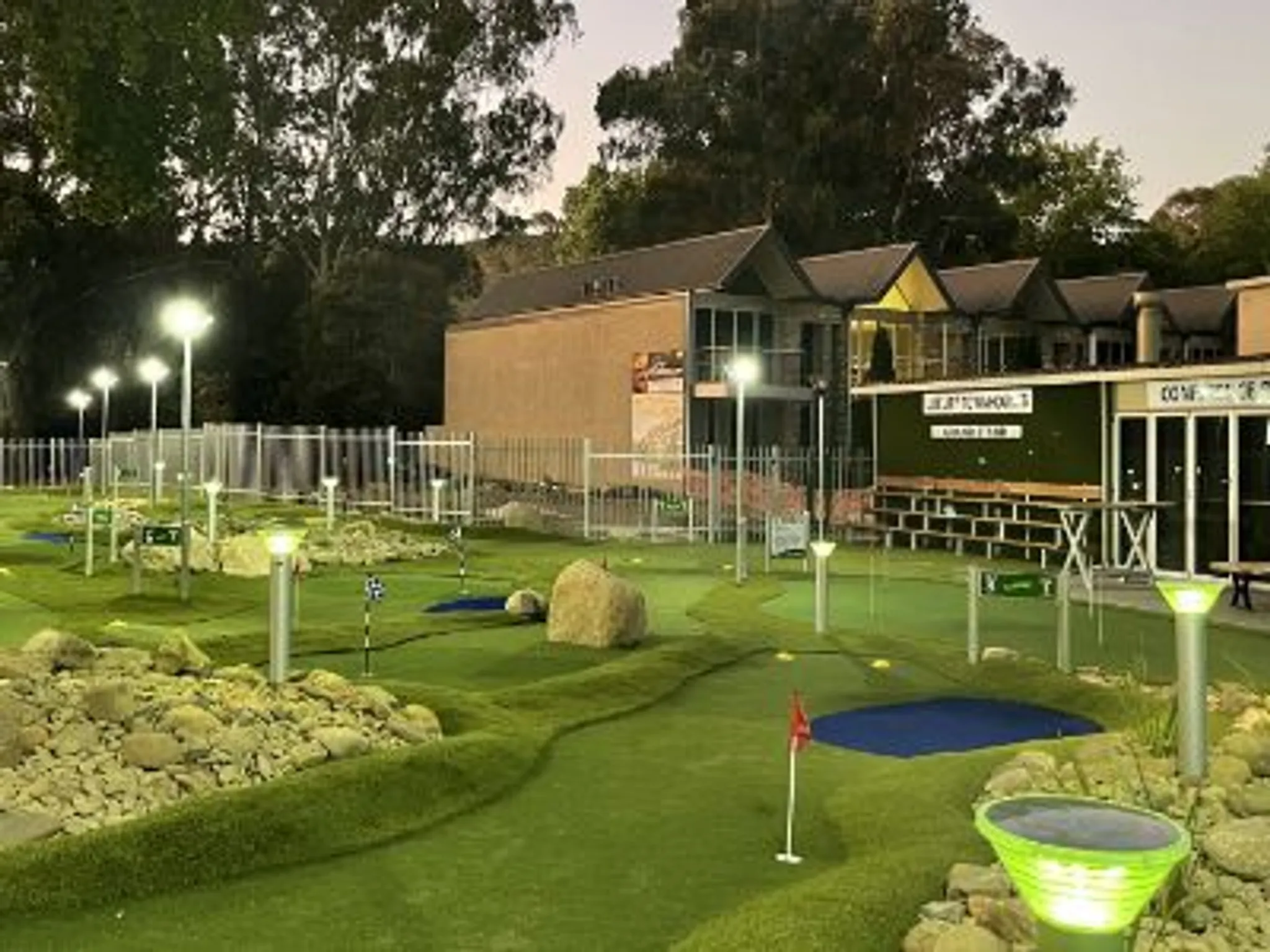 Bright Mini Golf