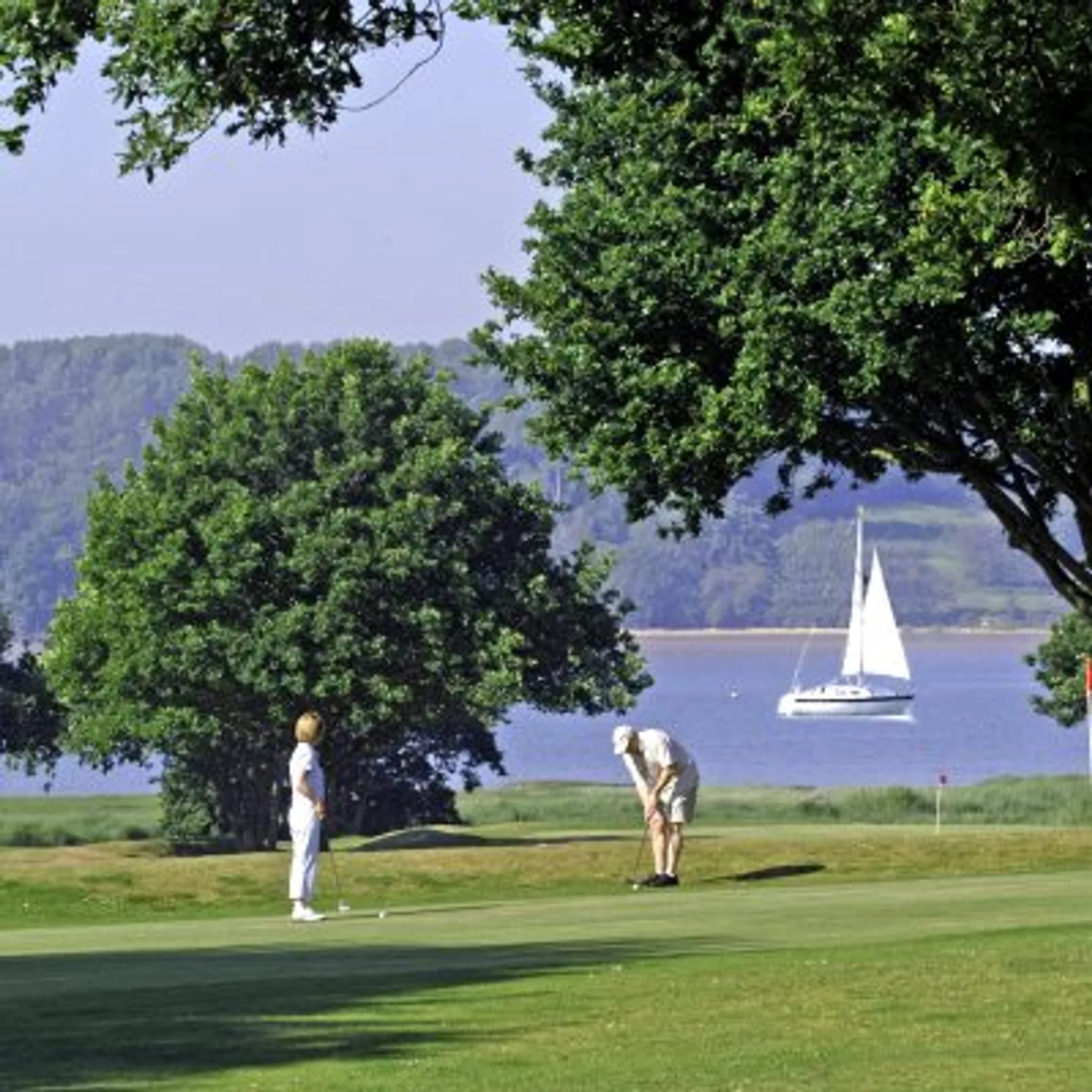 Alnesbourne Priory Golf Course