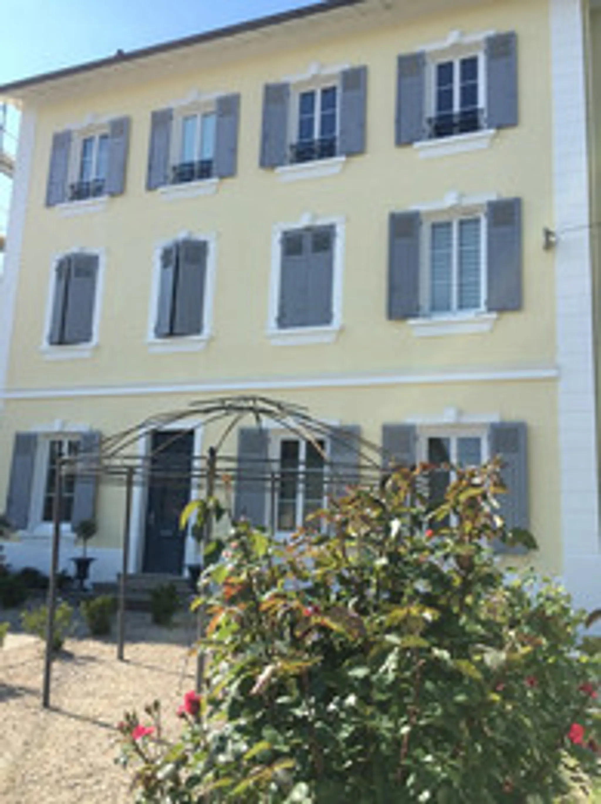 Villa Dufresne: location chambres d'hôtes tout confort avec piscine couverte proche Lyon, Ain