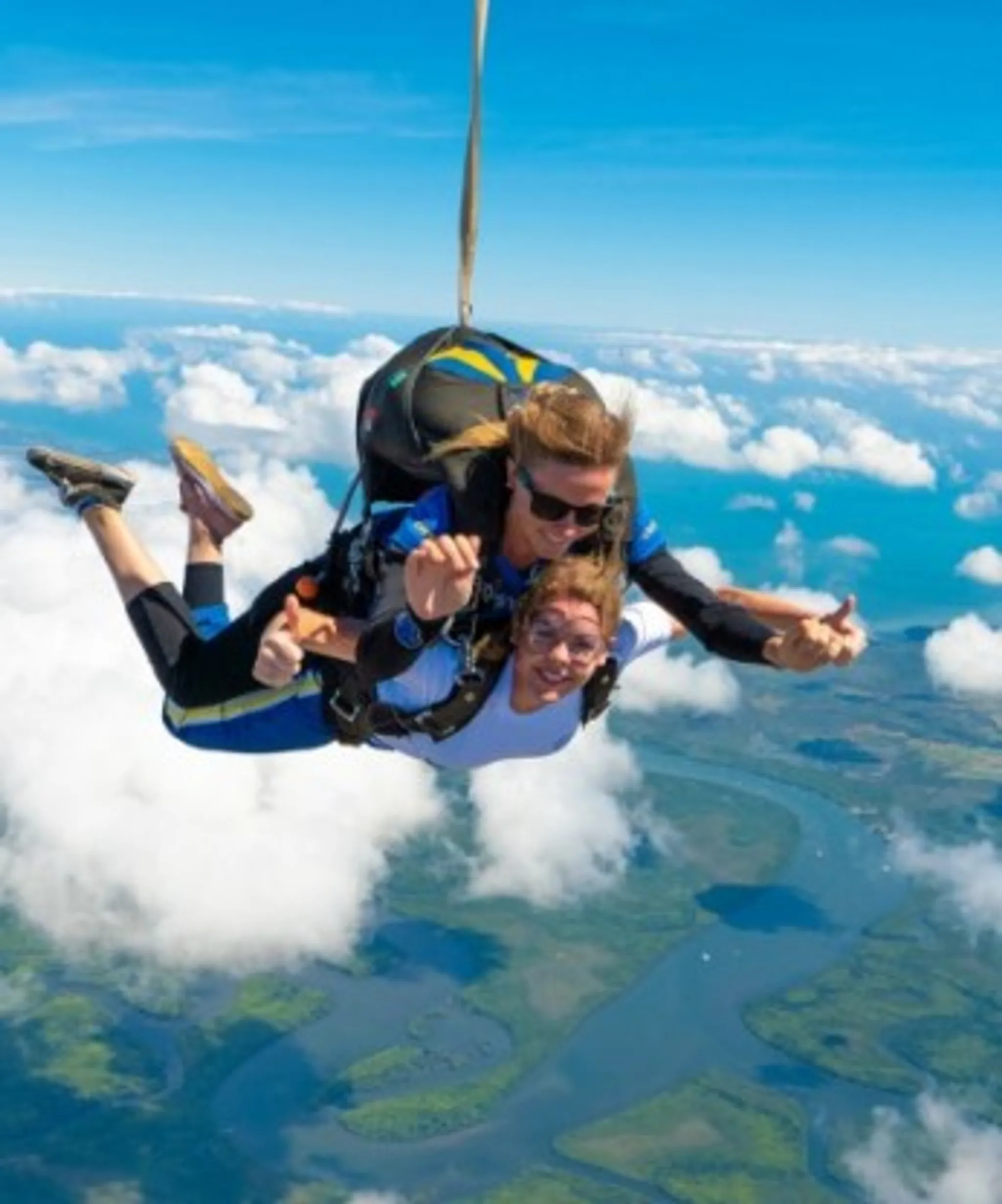 Skydiving with Skydive Cairns