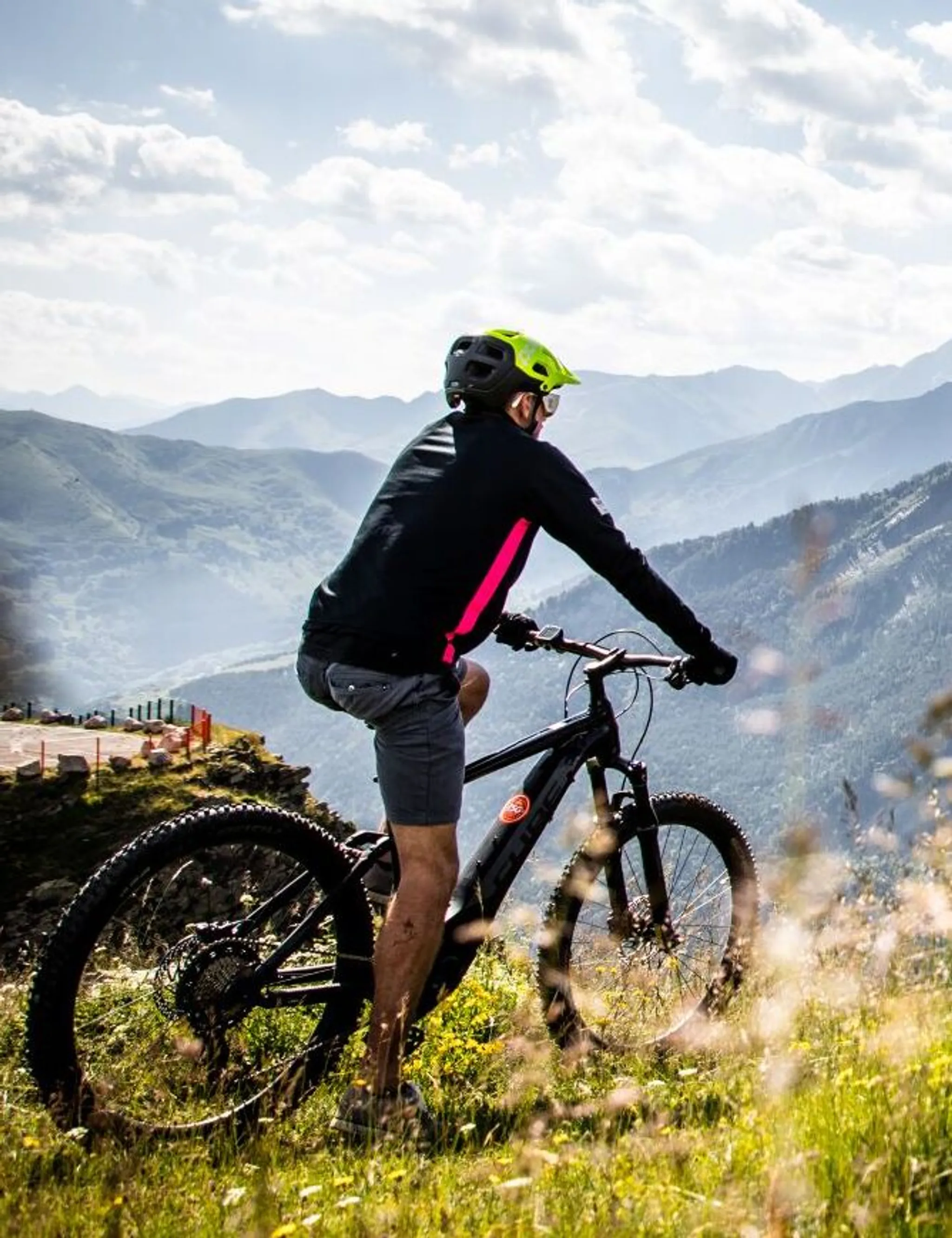 Course enduro au Bike Park de Saint-Lary
