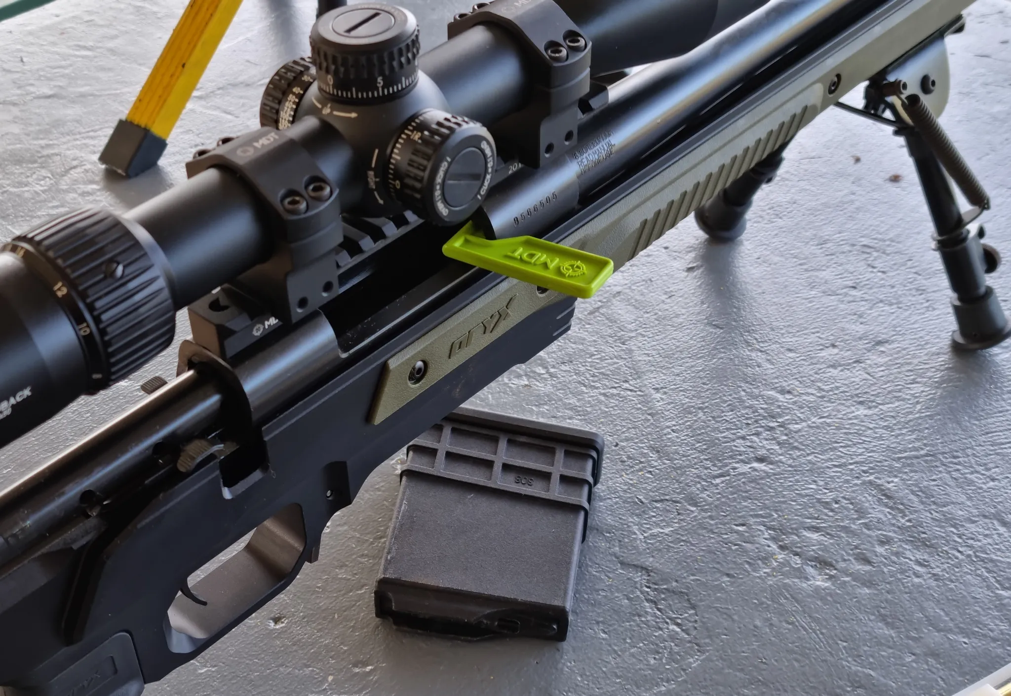 Rifle (C/F Metallic Silhouette)