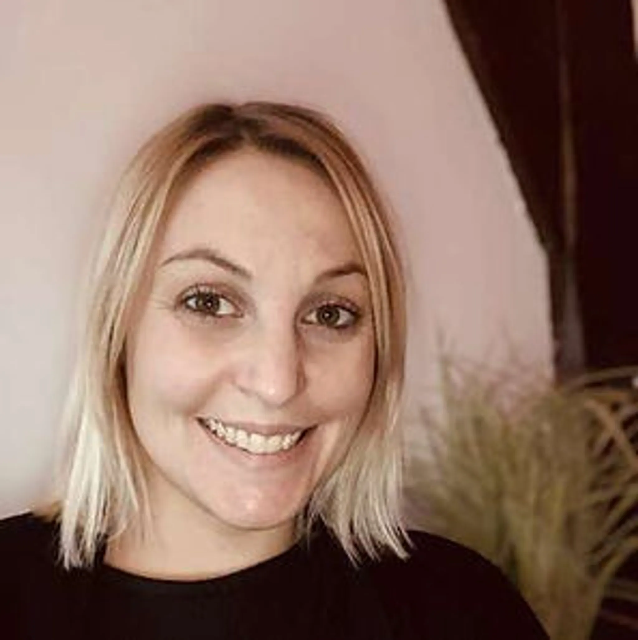 Emilie Burlat Sophrologue _Professeur De Yoga_à Domicile