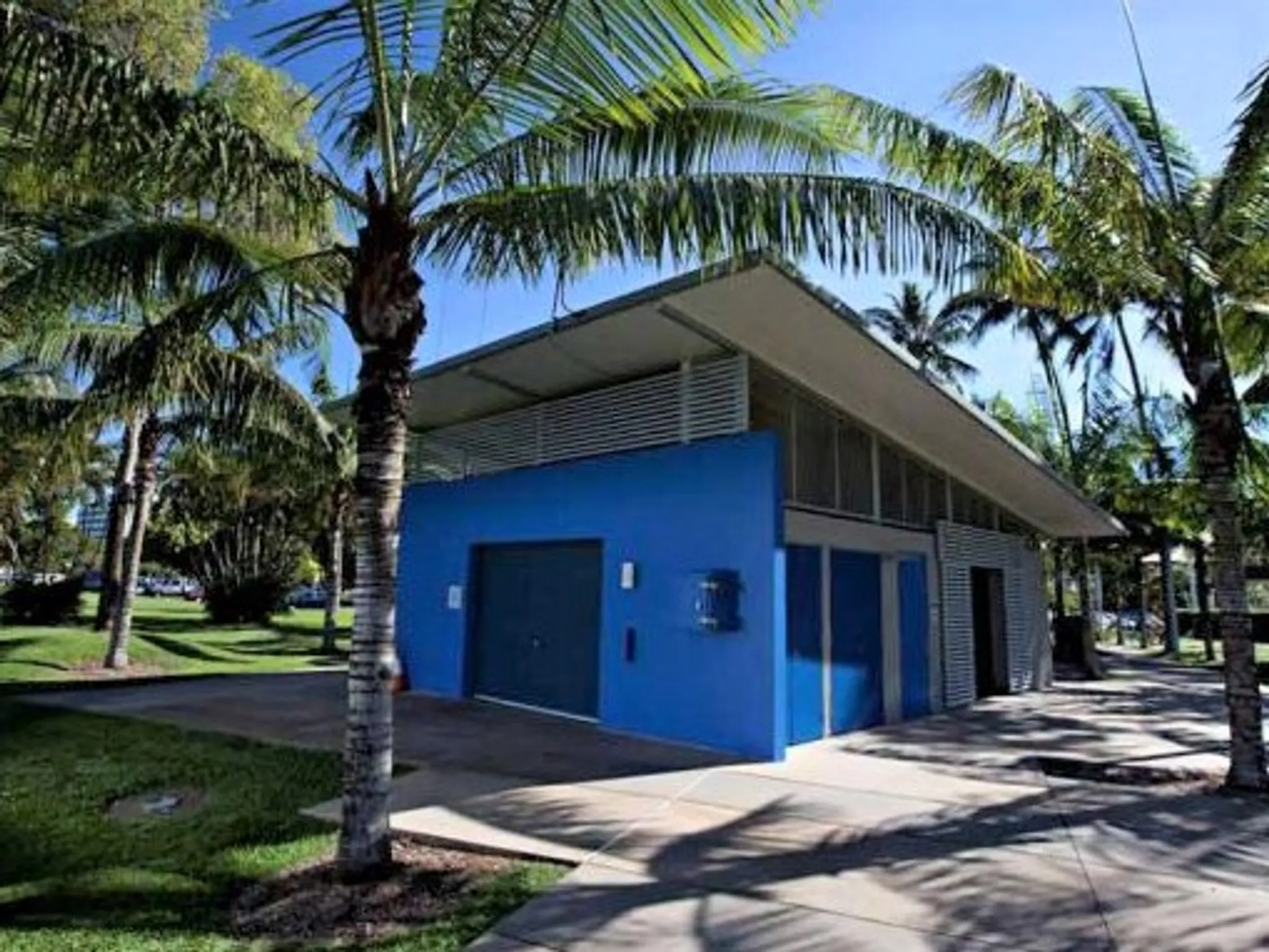 Cairns Esplanade (management office)