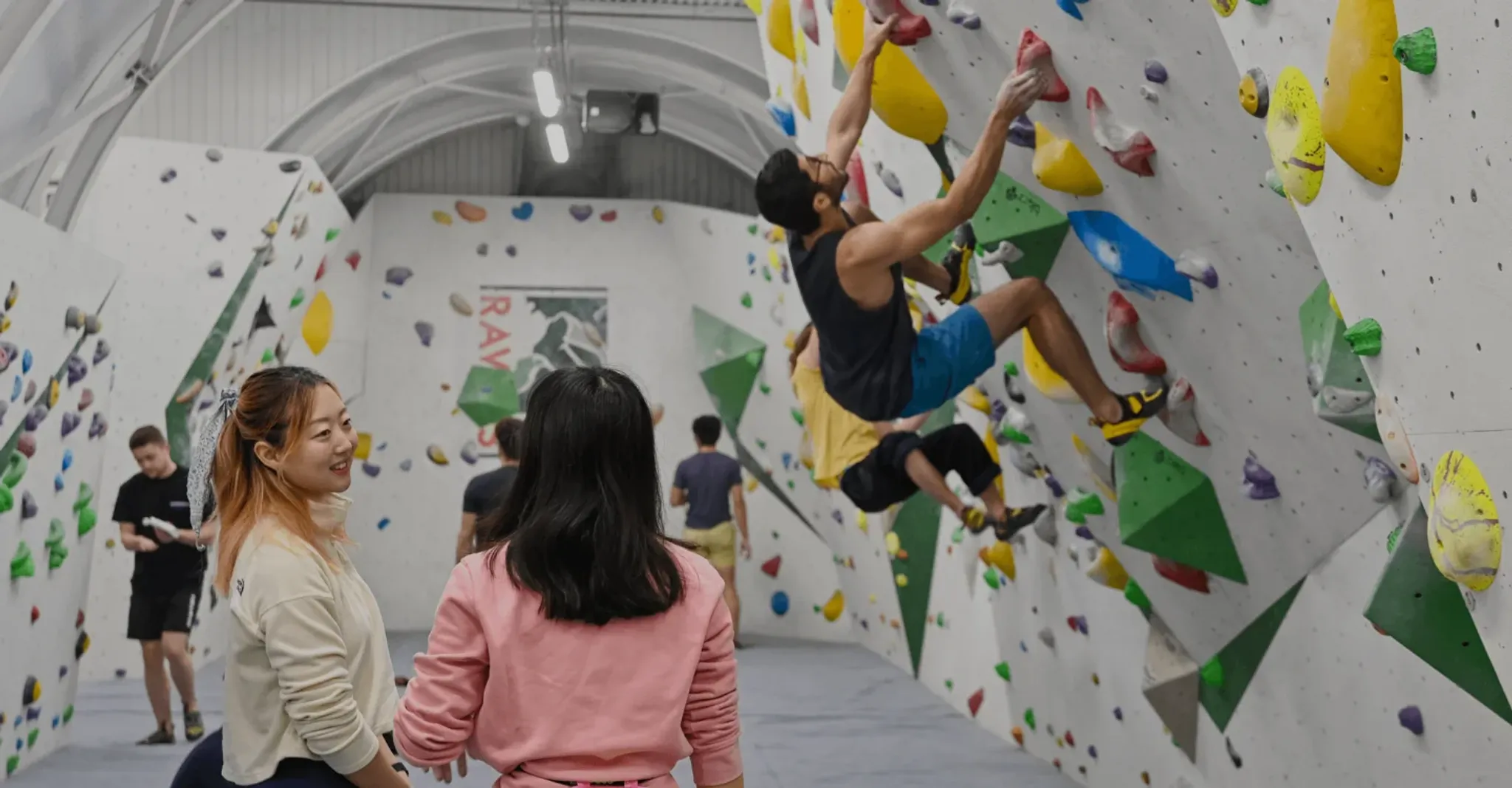 HarroWall London's Largest Indoor Bouldering Centre