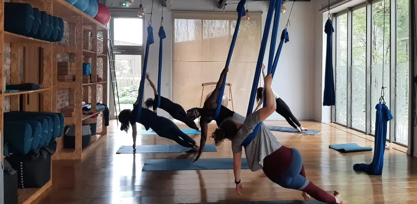 Atelier Yoga aérien - PRINTEMPS Atelier Yoga aérien - PRINTEMPS