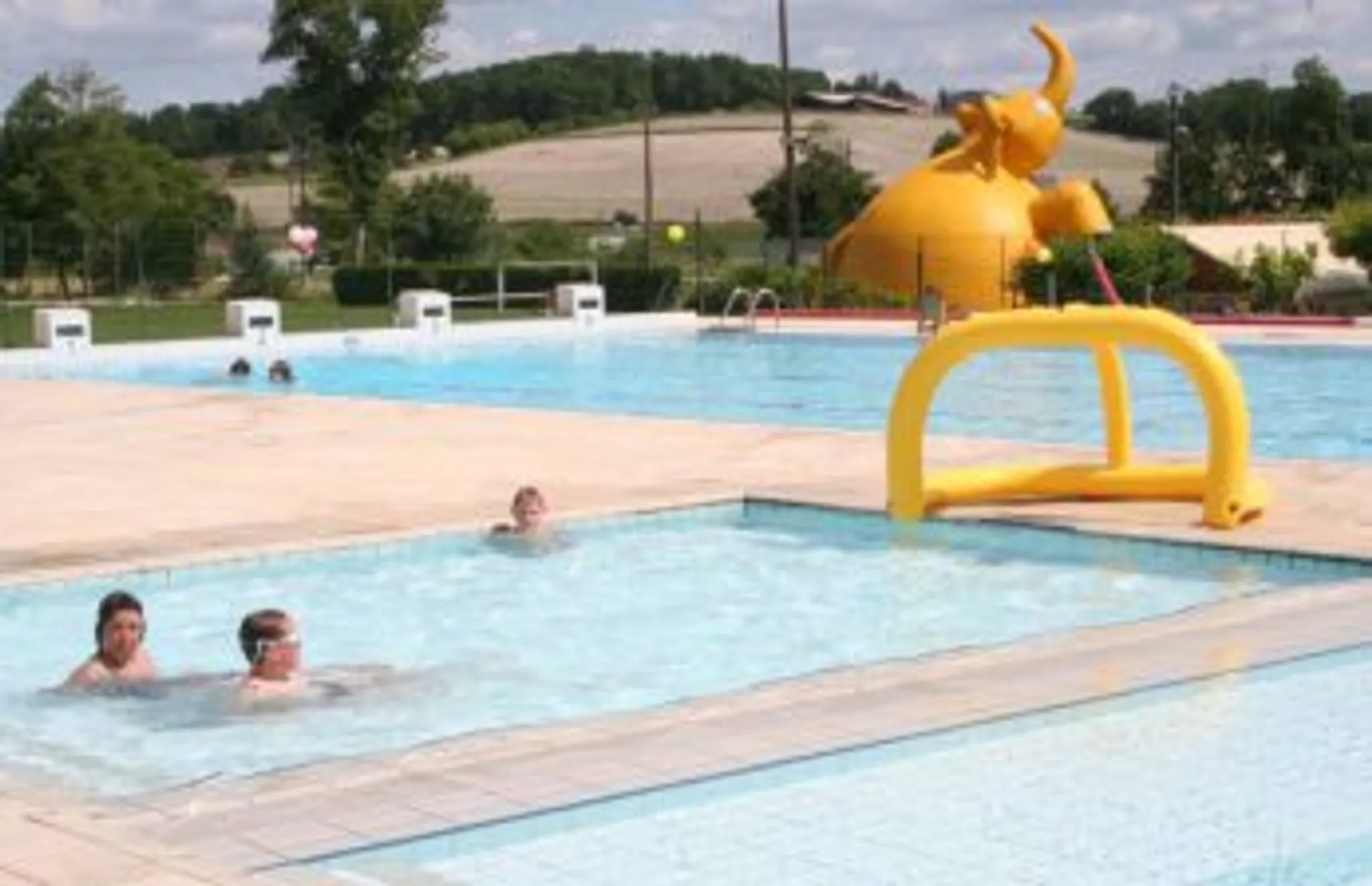 Spectacle de Natation Synchronisée à la Piscine de Chalais