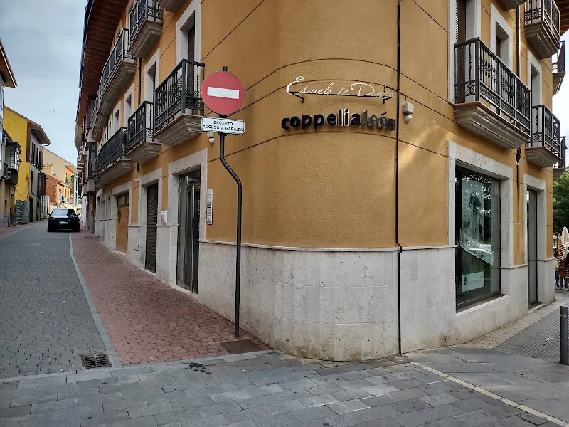 Coppelia León