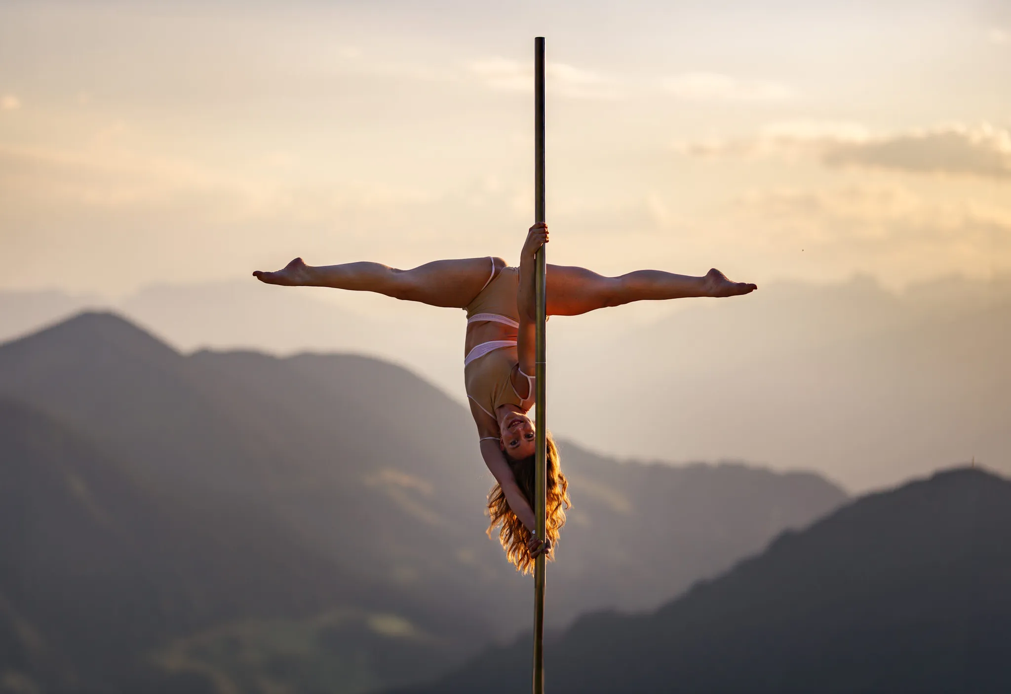 Upside - Poledance & Aerial Studio