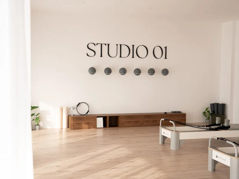 STUDIO 01