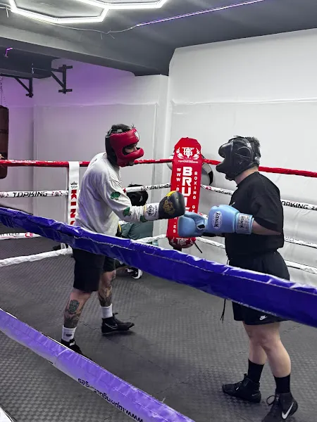 Red Corner. Combat club