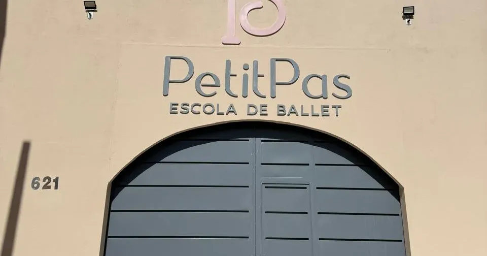 Petit Pas - Escola de Ballet