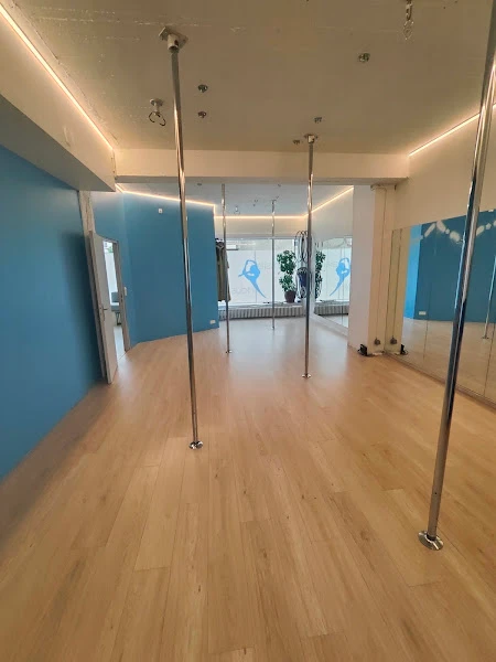 Emsie House - School Pole Dance