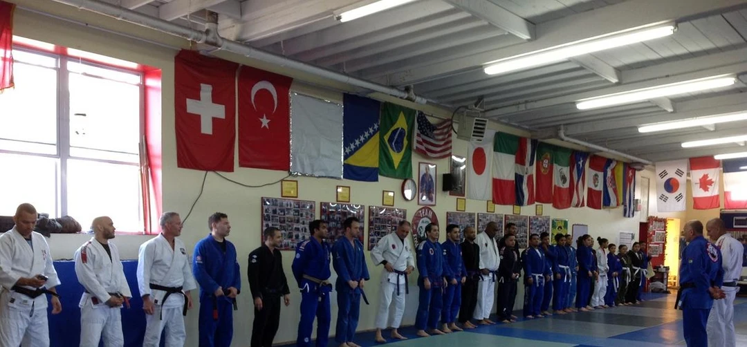 TEAM CARVALHO ( BARRIS) AULAS DE JIU-JITSU, MMA, BOXE, MUAY TAI, CAPOEIRA. INSTAGRAM: CENTROCULTURALBARRIS