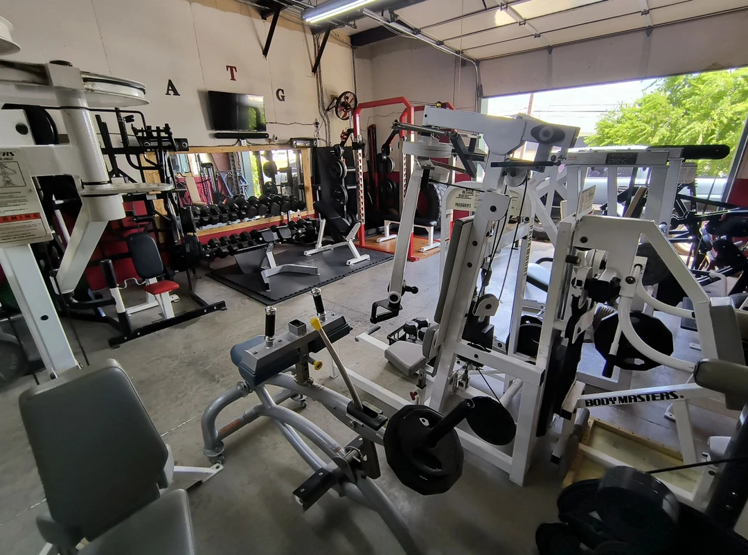 HYBRID BARBELLS PERSONAL TRAINING / STRENGTH & CONDITIONING GYM