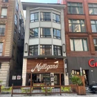 Mulligans Golf Bar