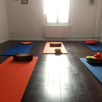 Hannah Bensoussan - yoga et endométriose