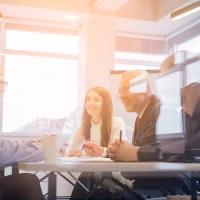Men And Cooperation Coaching Positif