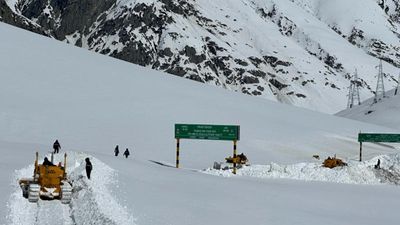 Kashmir ski And Snowboarding School