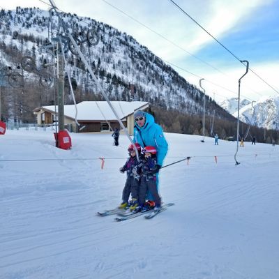 Skiing School - Esi Isola 2000