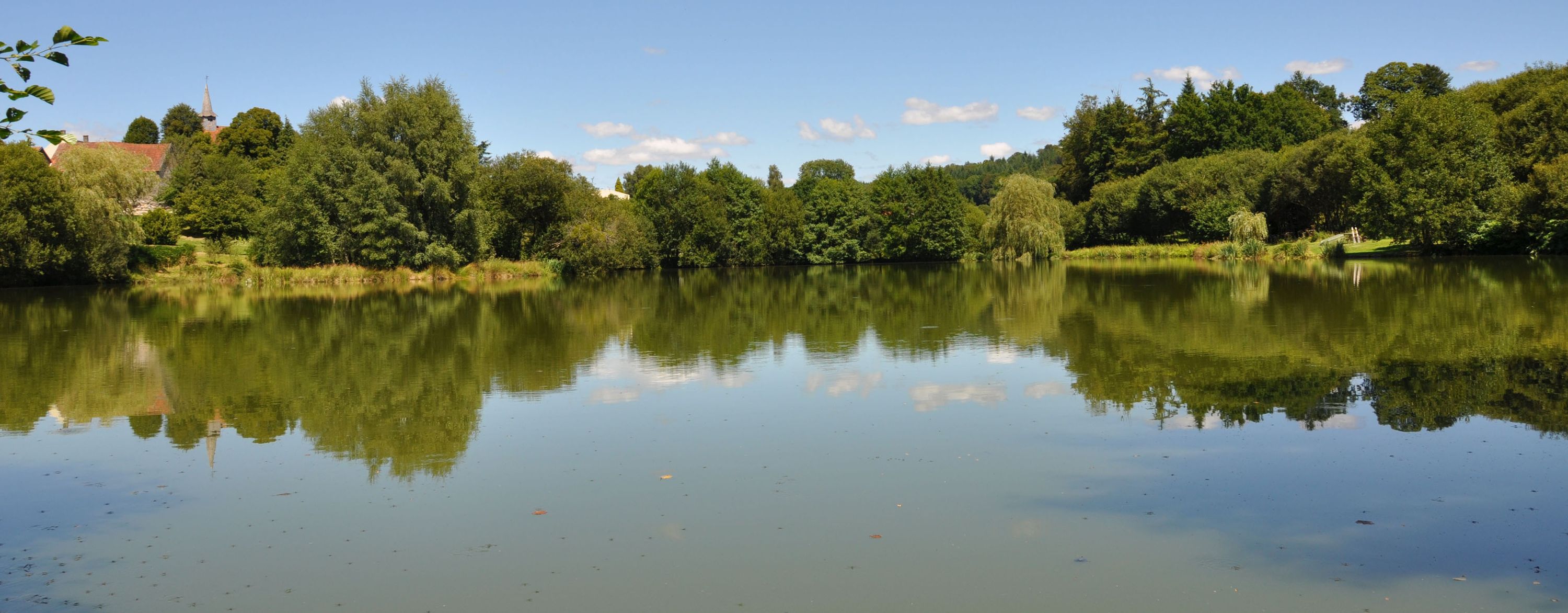 Etang de Azat Chatenet email: info@fish-azat-chatenet.com