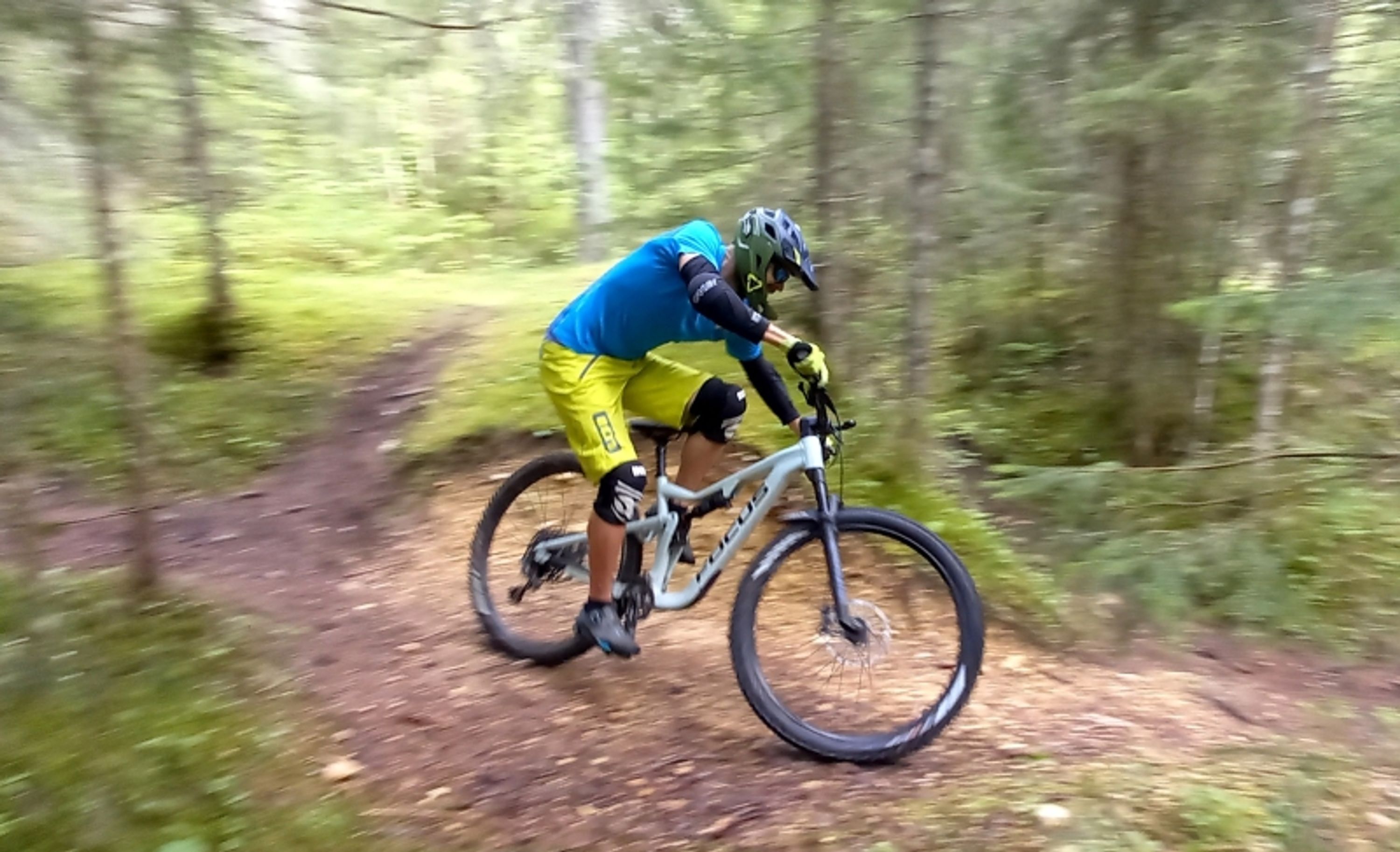 La Boîte à Montagne, Canyoning, Via Ferrata, Spéléologie, Kayak, VTT, Randonnée