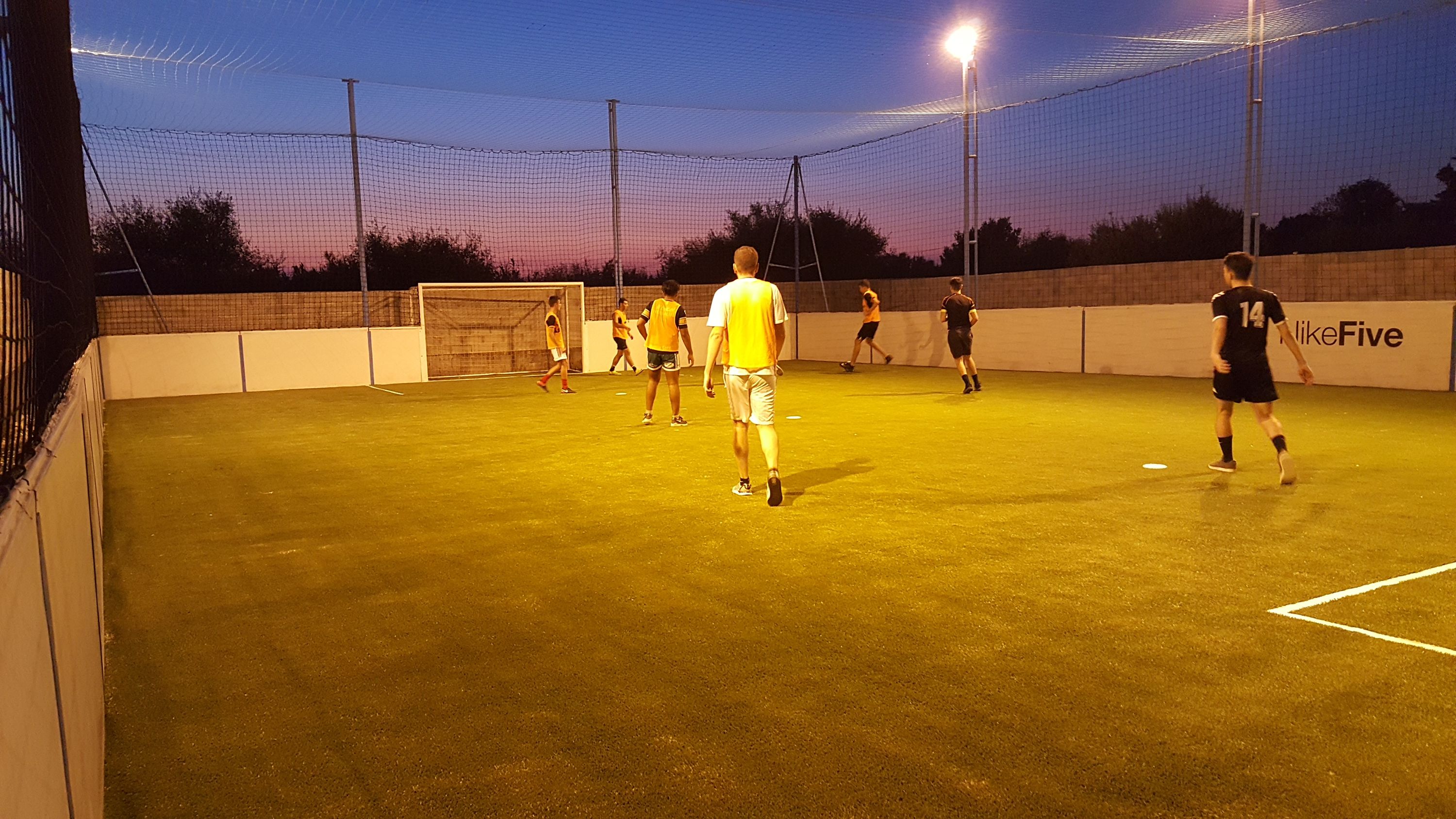 Footsall pernes-les-fontaines