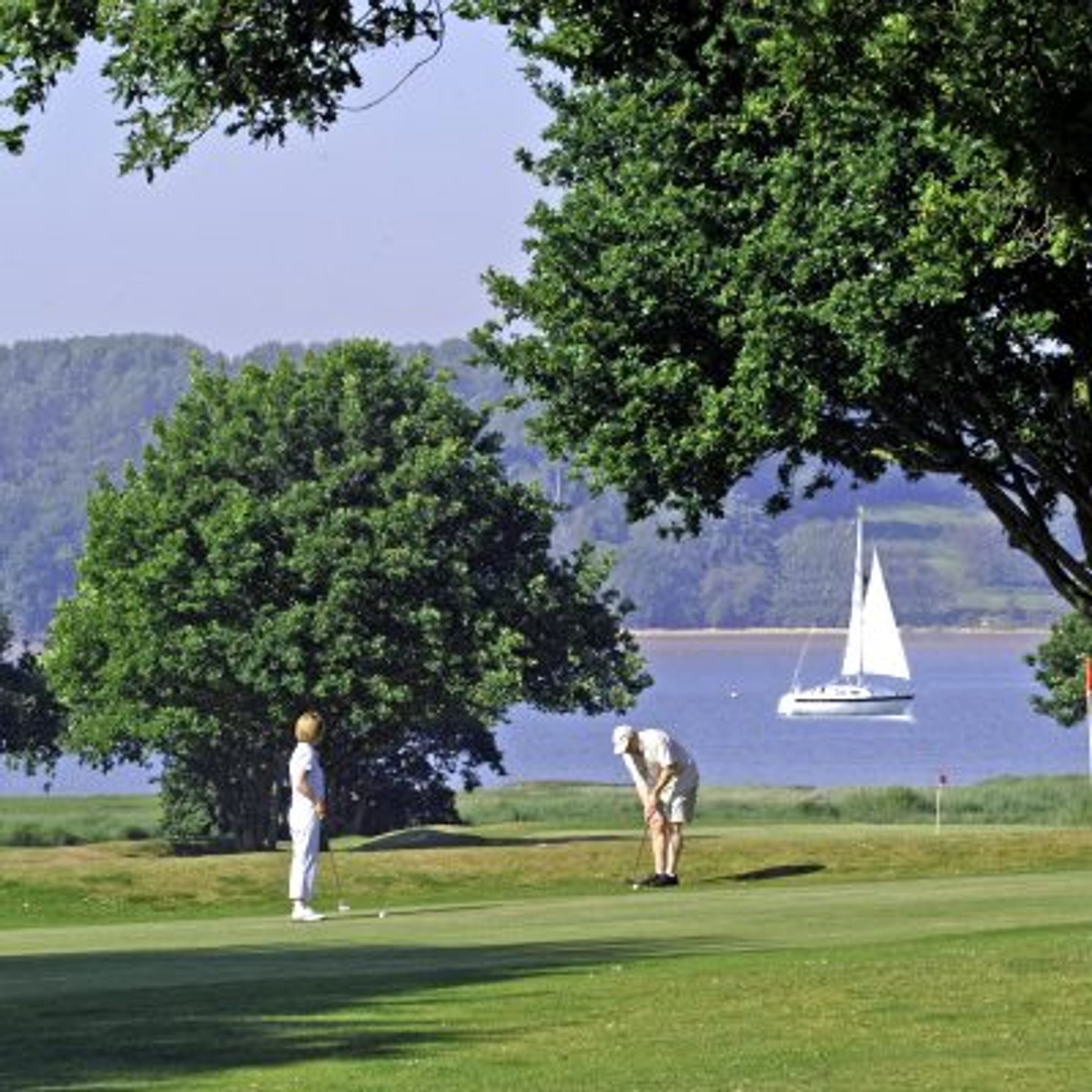 Alnesbourne Priory Golf Course
