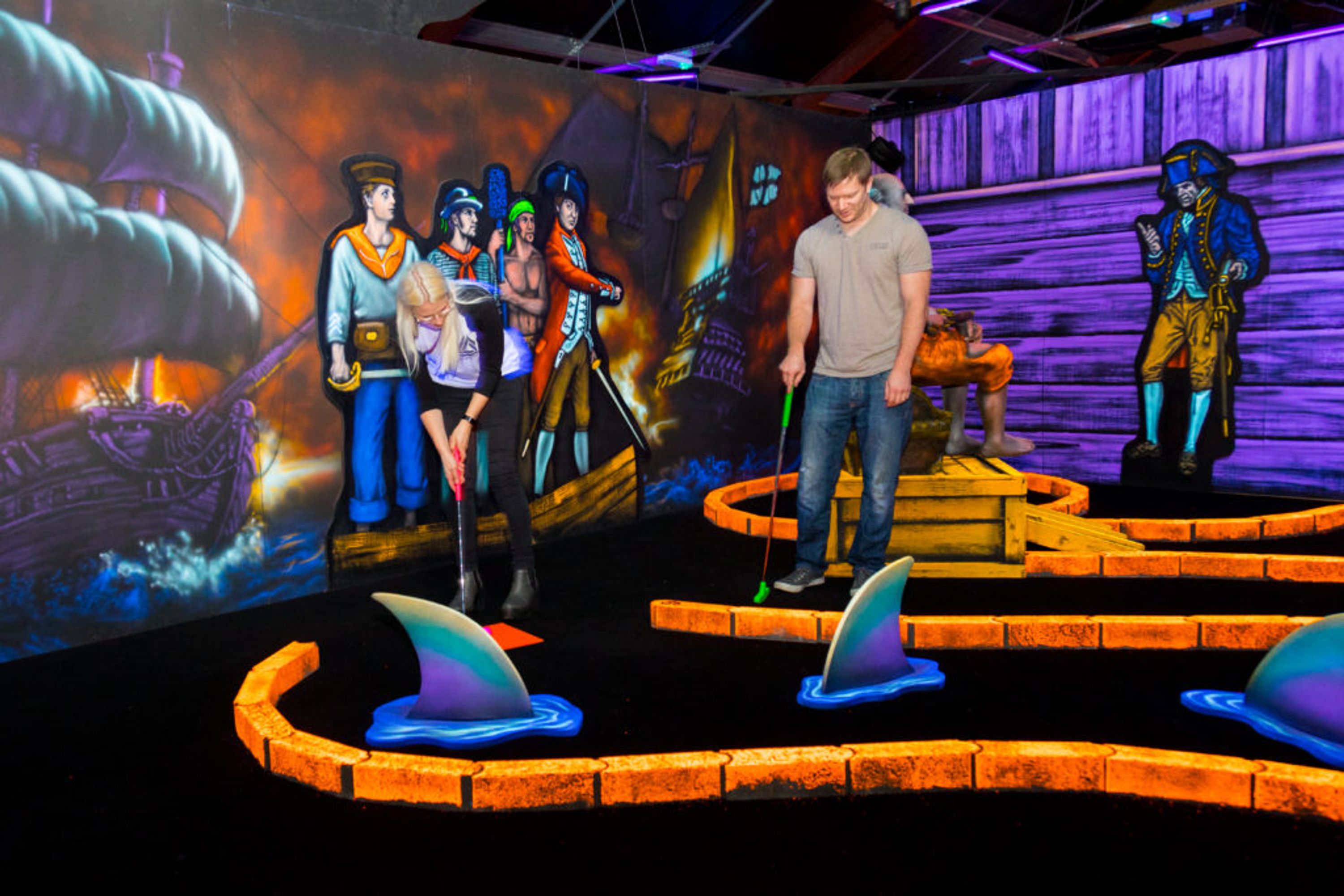 Ocean Paradise Indoor Glow Adventure Golf