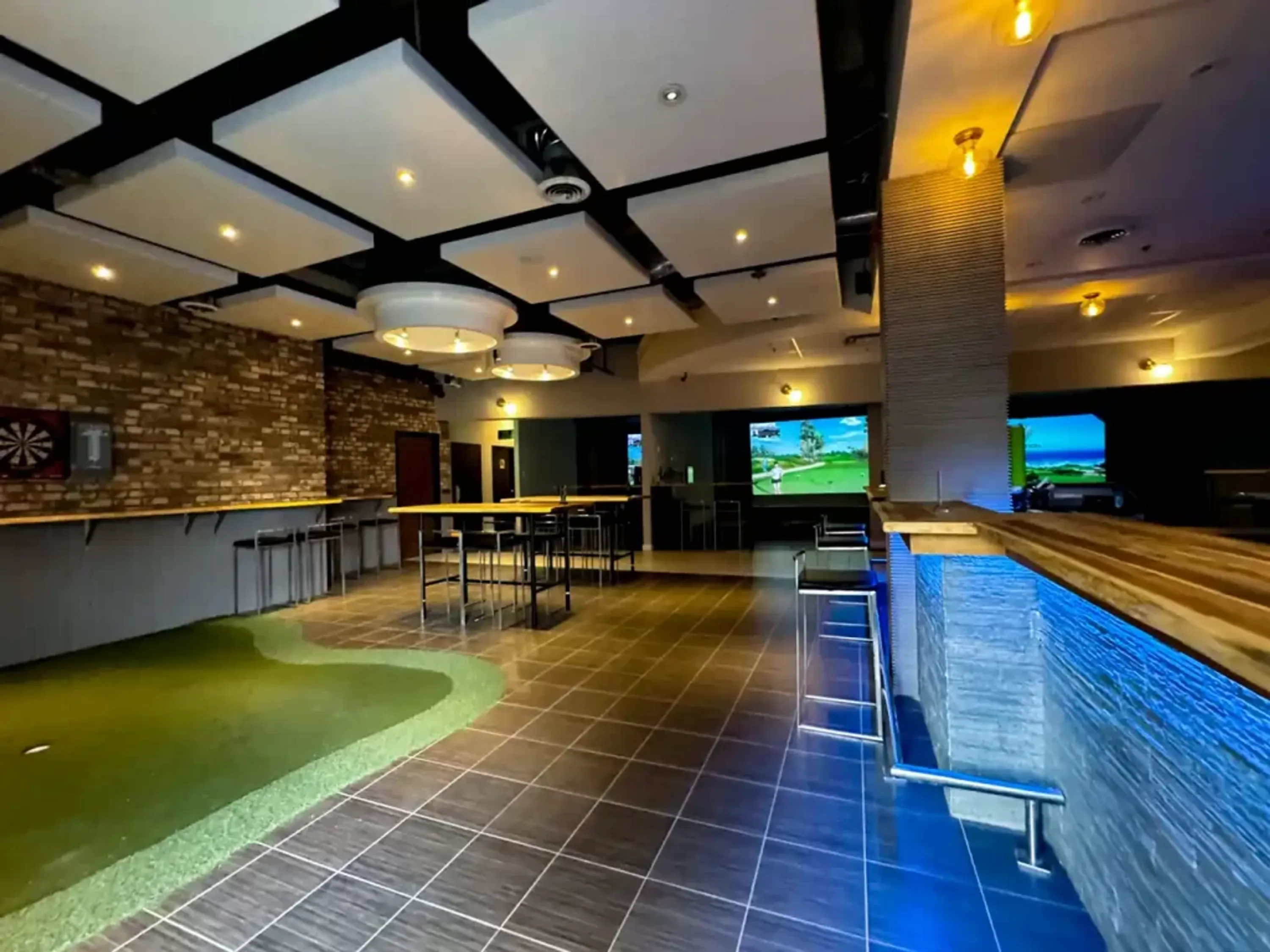 The Golf Lounge - Golf Simulator Richmond Hill - Indoor Golf