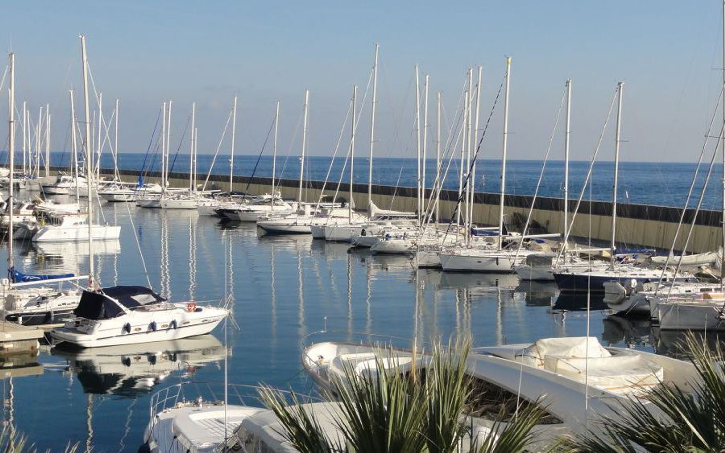 Combet Yacht Consultant