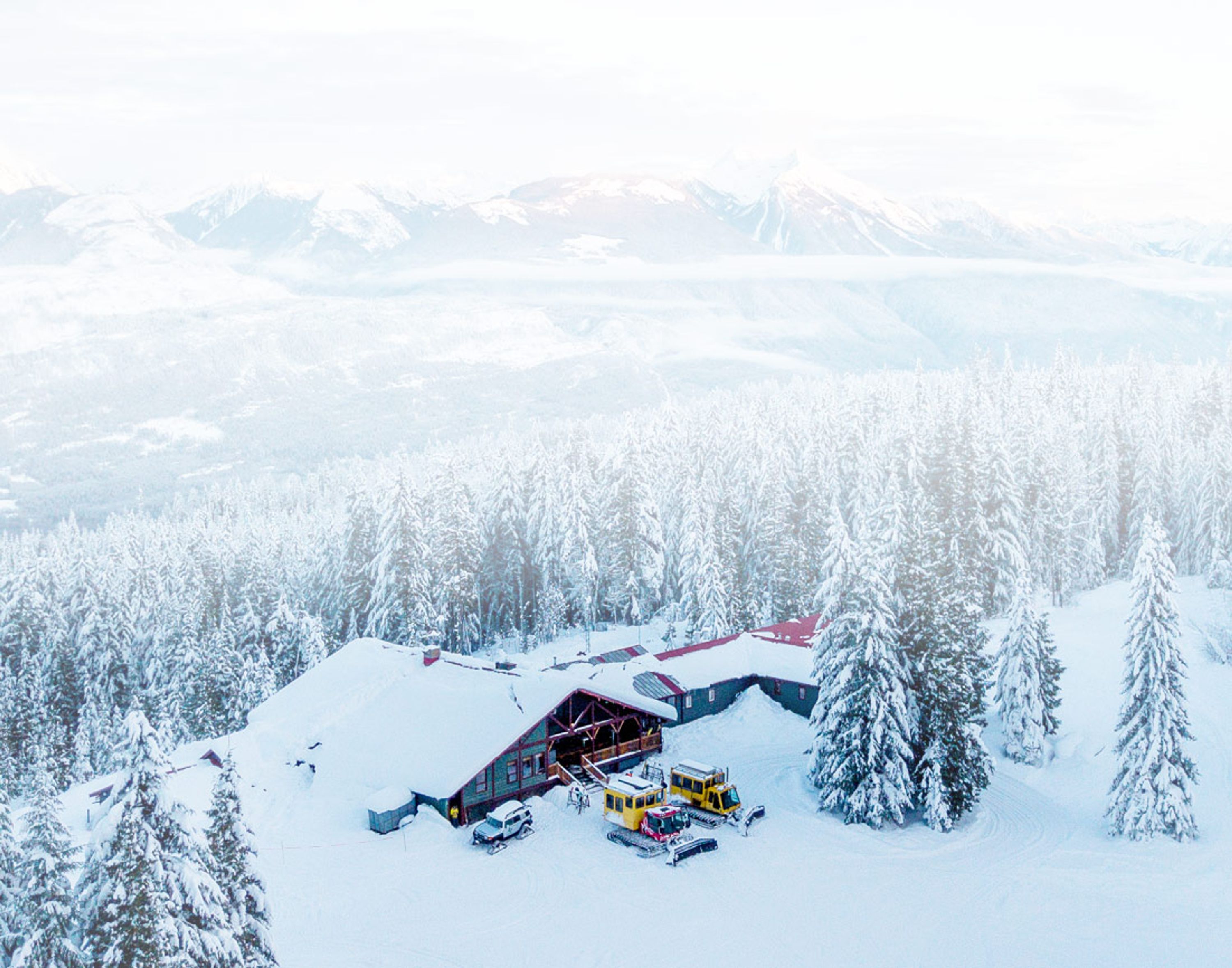 Selkirk Snowcat Skiing Lodge