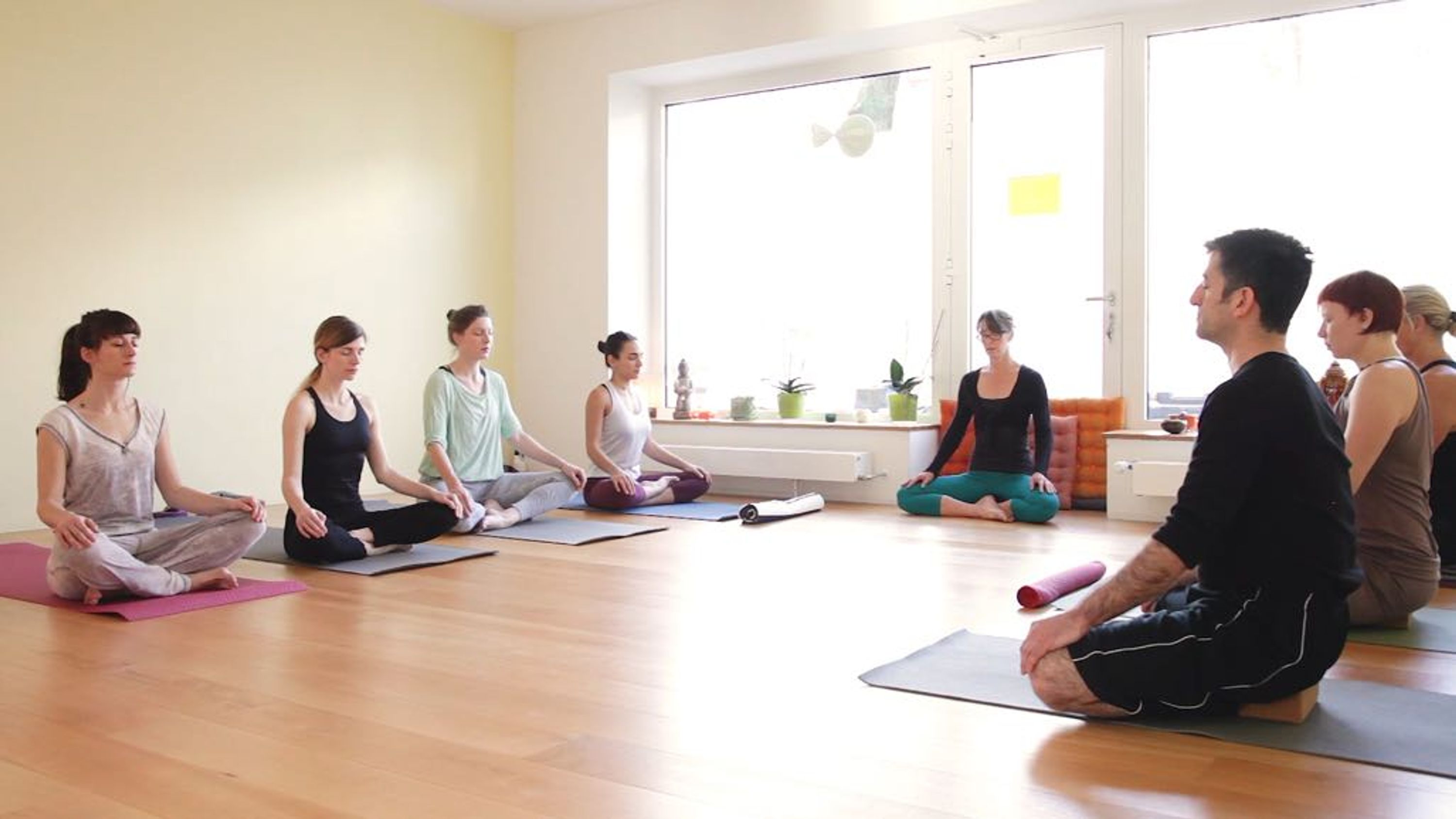 YogaBee