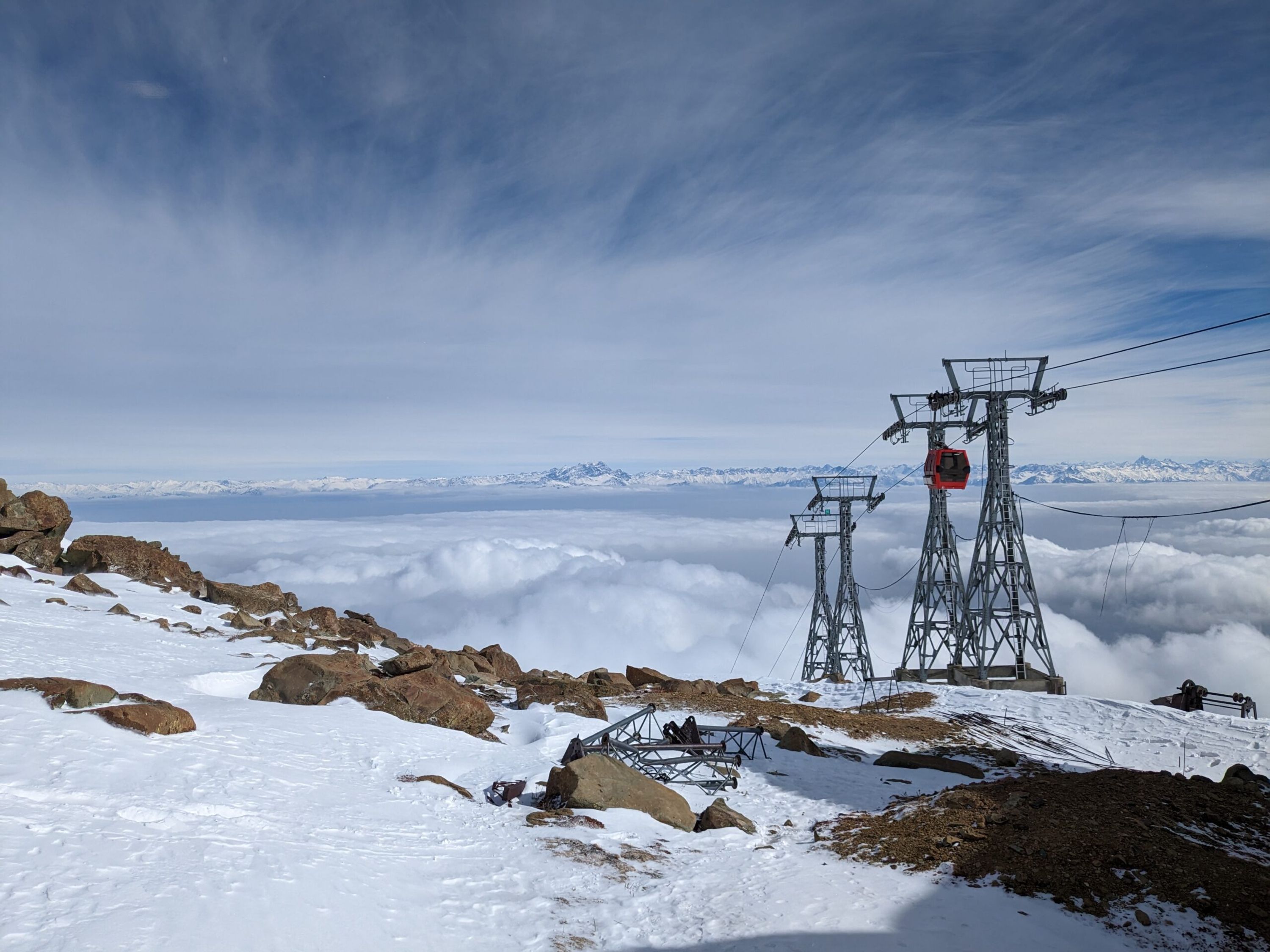 Gulmarg Snowkings, The Best Ski/Snowboard School & Ski-Shop in Gulmarg Ski Resort.