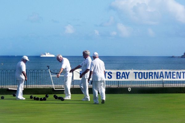 Bowls Drive & Pulled Pork Rolls